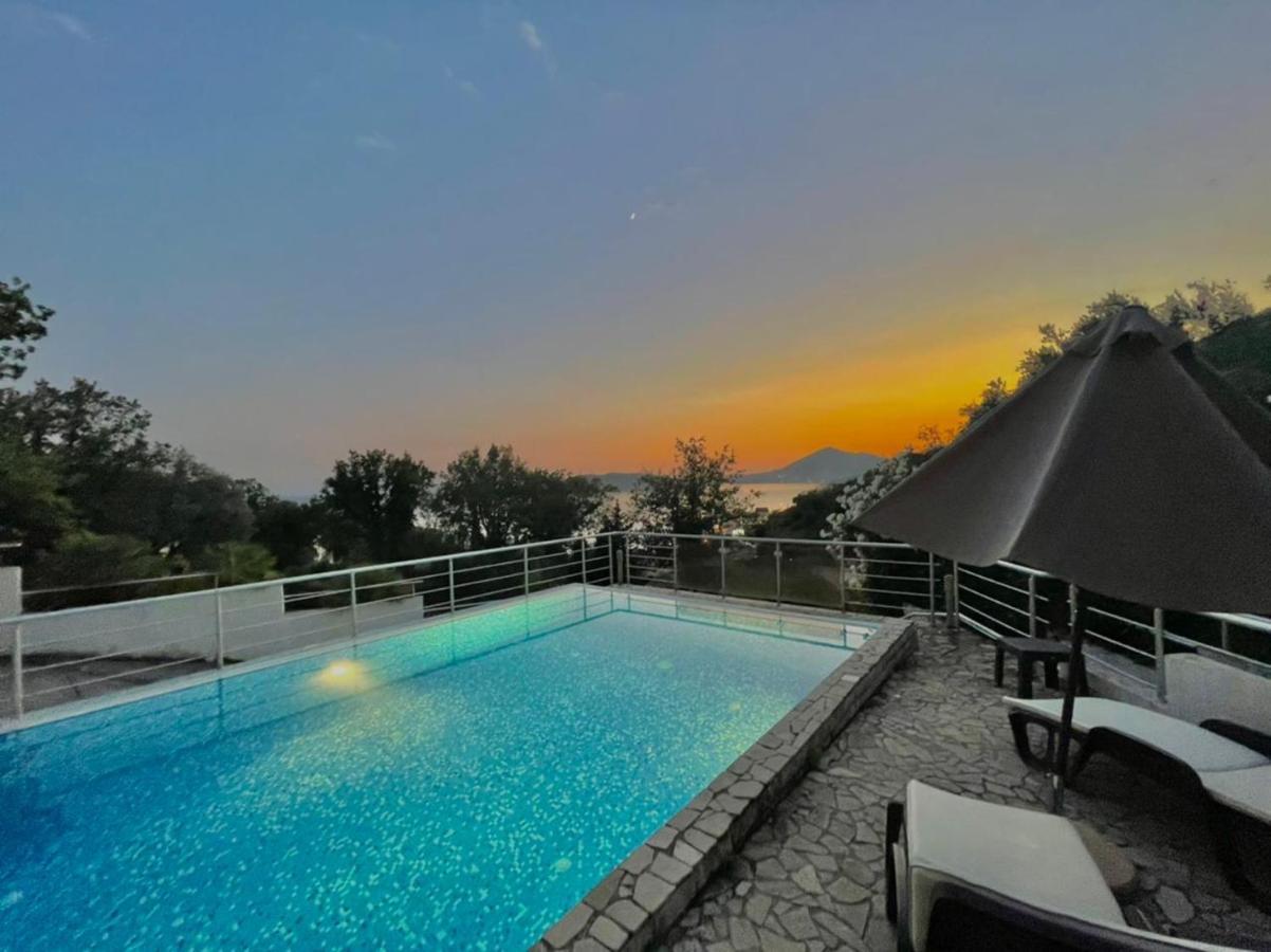 Appartamento Seaview Couple With Pool-przno